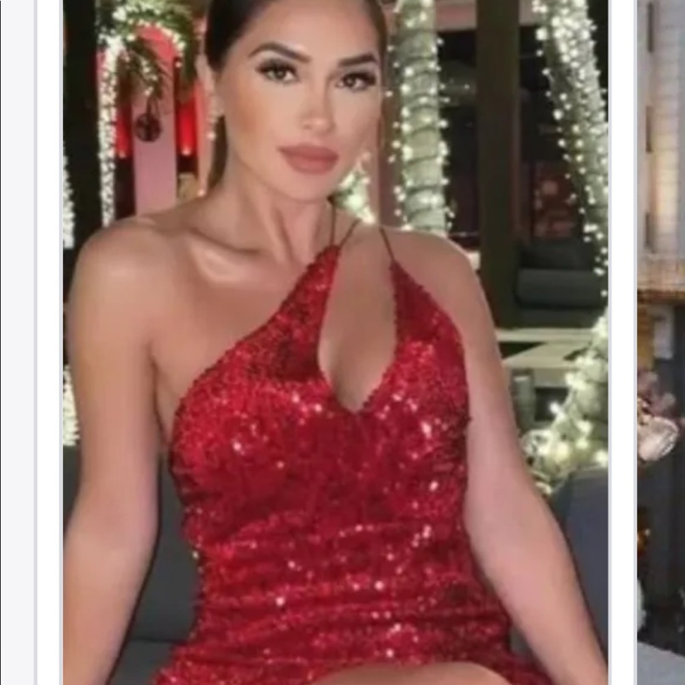 Clearance 🚨 !!! 👑 👠 Turn heads! Red Zara sequin dress one shoulder